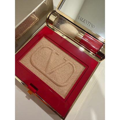 $52 | Valentino Eye2Cheek Dual-Use Blush & Eyeshadow — The Gold
Shade 600 Put A Spike On It
Size: 3.6 g / 0.12 oz
