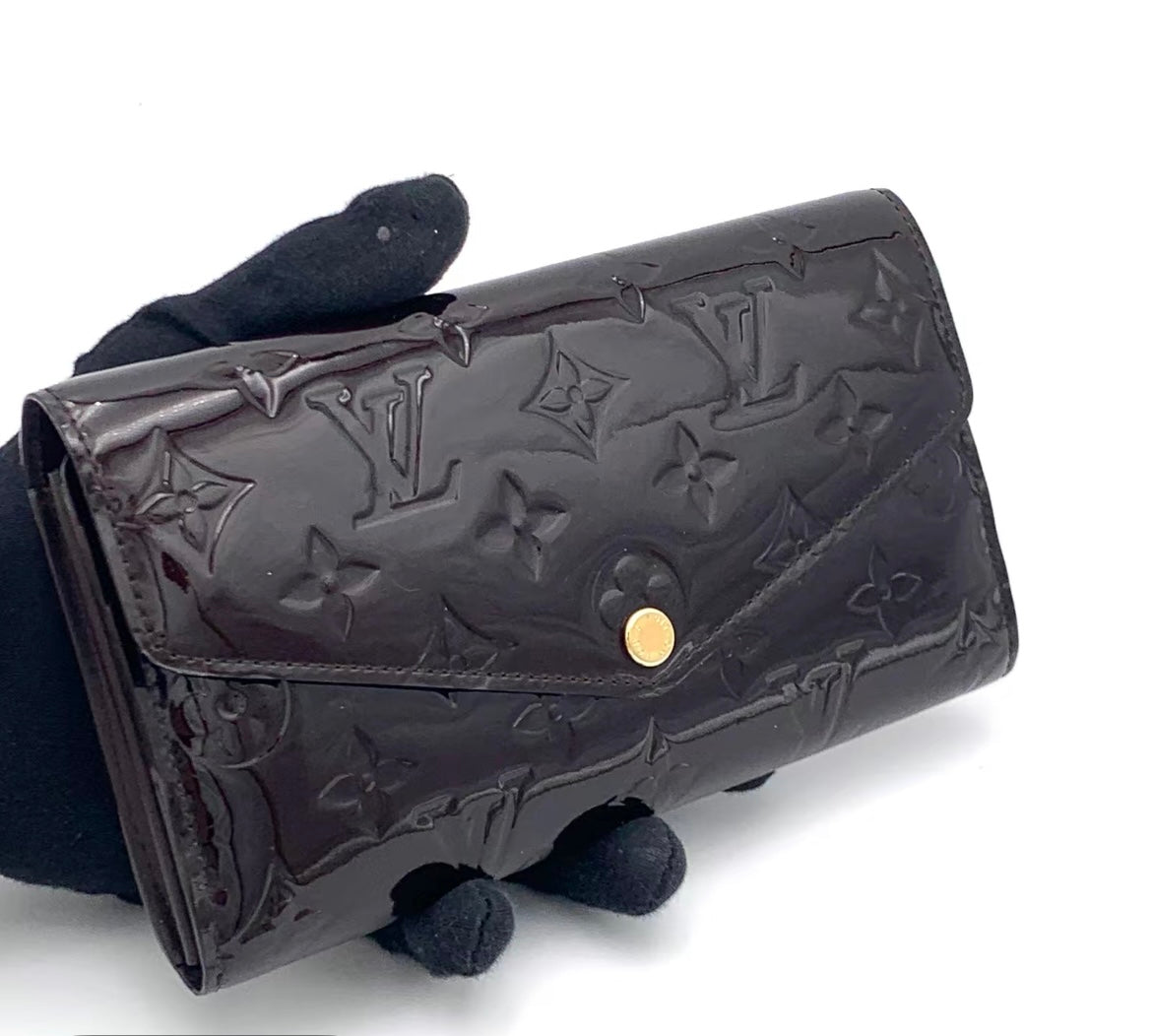 Pre-Loved Louis Vuitton Vernis Wallet Sarah Monogram Amarante